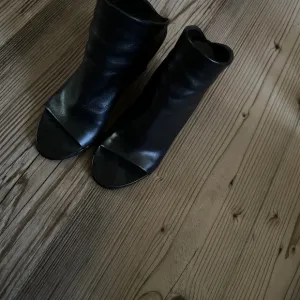 Balenciaga Black Ankle Boots Sleek Leather Design