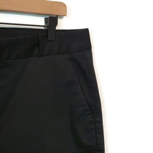 Banana Republic Mid Rise Cotton Blend Black Bermuda Short Size 12