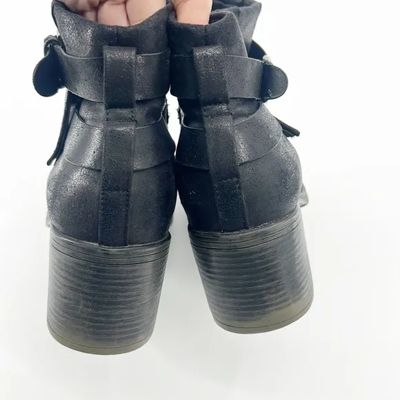 Baretraps Dionna Ankle Boots Black Burnished size 10 Straps