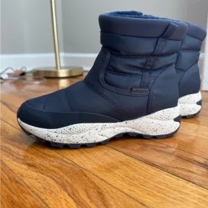 Baretraps navy blue waterproof boots US size 6, never worn