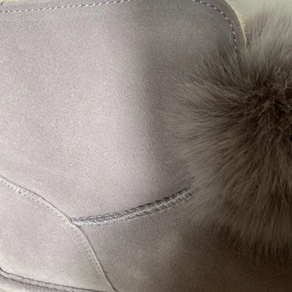 Bearpaw Women's Boots Suede Pom Pom Boot With Rain Repellent Liv Wisteria 9.5M