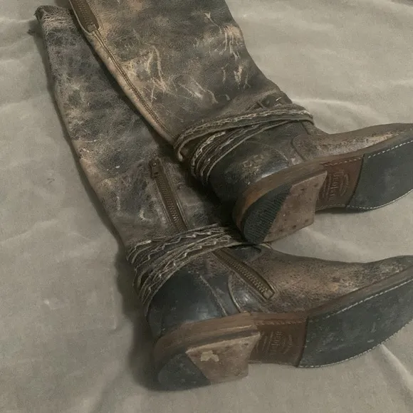 Bed Stu 8 black leather distressed 2 zippers