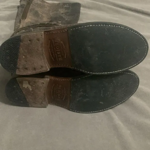 Bed Stu 8 black leather distressed 2 zippers