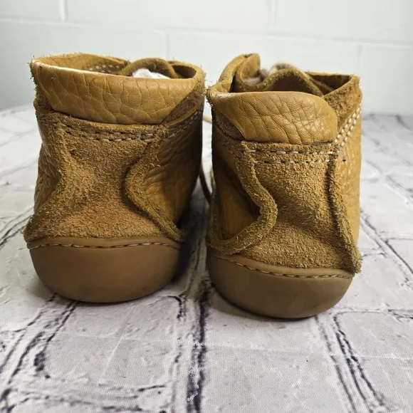 BedStu tan yellow pebbled leather moccasin chukka ankle boots