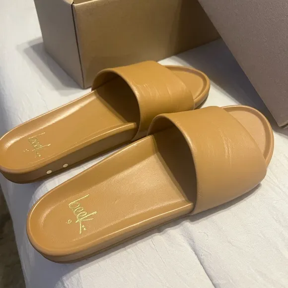 Beek Gallito Leather Slide Sandals
