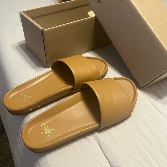 Beek Gallito Leather Slide Sandals