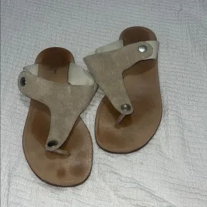 Beige Suede Toe Ring Sandals
