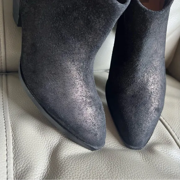 Belle  By Siegerson Morrison Lamar Pull On Ankle Boots Sz 7.5 B Metallic Black