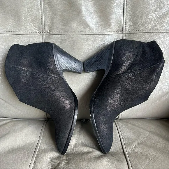 Belle  By Siegerson Morrison Lamar Pull On Ankle Boots Sz 7.5 B Metallic Black