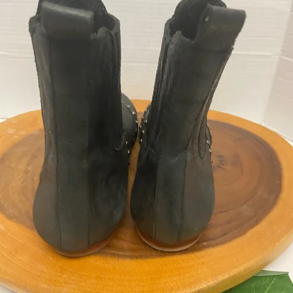Bendito Pie Leather Studded Ankle Boots