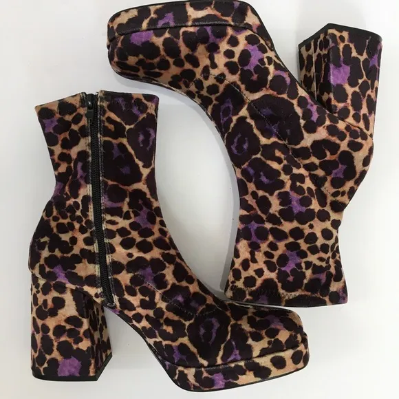 Betsey Johnson Matcha Tan Leopard Velvet Sock Ankle Zip up Block Heel Bootie 9.5
