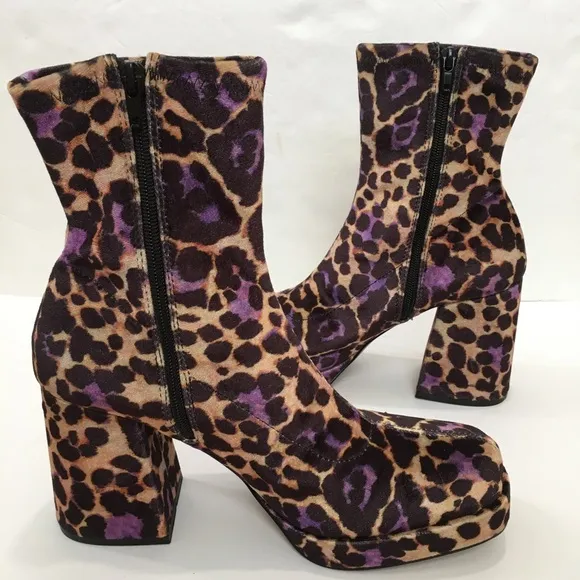 Betsey Johnson Matcha Tan Leopard Velvet Sock Ankle Zip up Block Heel Bootie 9.5