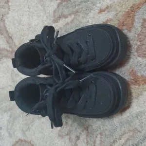 Billy goats zip up solid black canvas boots