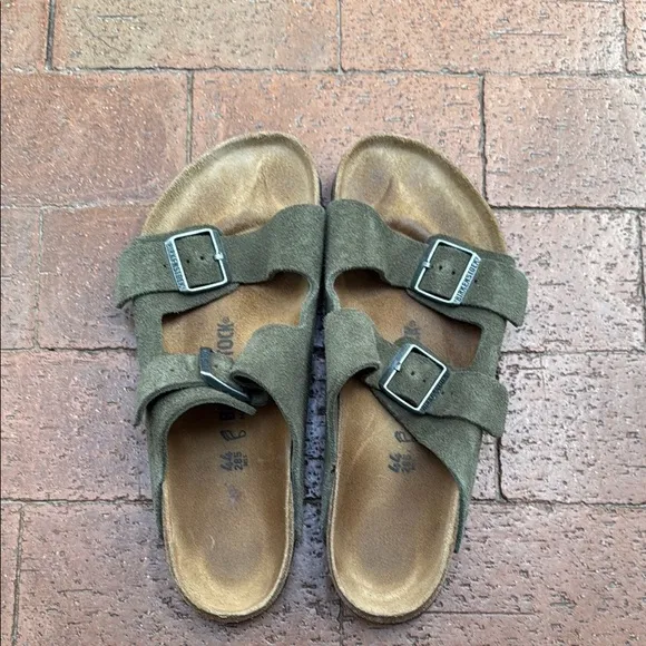 Birkenstock Arizona Sandals in Thyme Suede