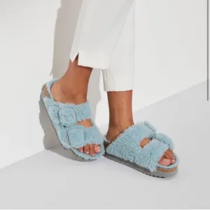 Birkenstock NWT Arizona Big Buckle Shearling Teddy Faded Aqua -- Size 9 (EU 40)