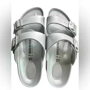 Birkenstock Silver Sandals (Like New - Great Condition) women’s size 9 🩶