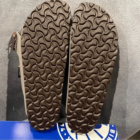Birkenstock Women’s Arizona Sandals Stone Size 9 US 40 EU Narrow fit