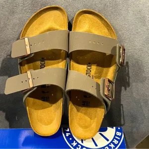 Birkenstock Women’s Arizona Sandals Stone Size 9 US 40 EU Narrow fit