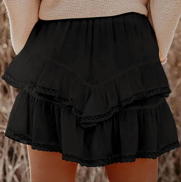 Black Cowgirl Style Lace Trim Ruffled Skirt