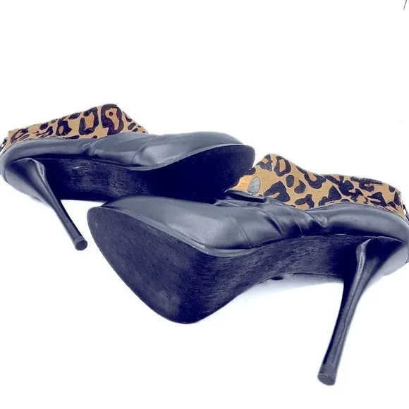 Black leather leopard cuff ankle booties EU size 39 Brand 5l48 from Saks 5th Ave