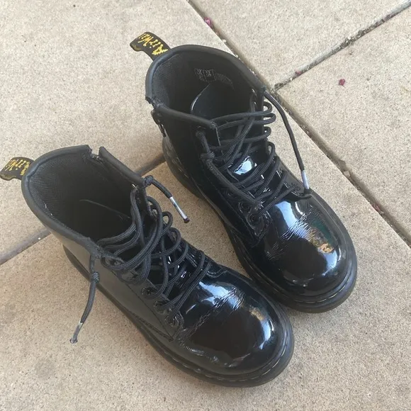 🎁Black patent leather Dr Martens ankle boots side zipper UC size US 13 ❤️ COND