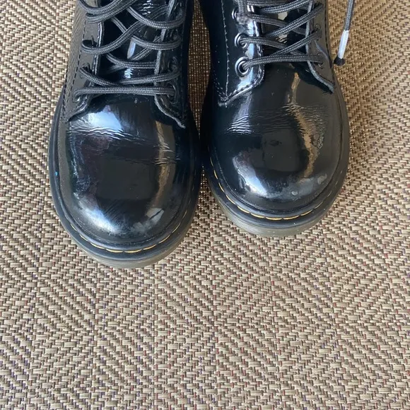 🎁Black patent leather Dr Martens ankle boots side zipper UC size US 13 ❤️ COND
