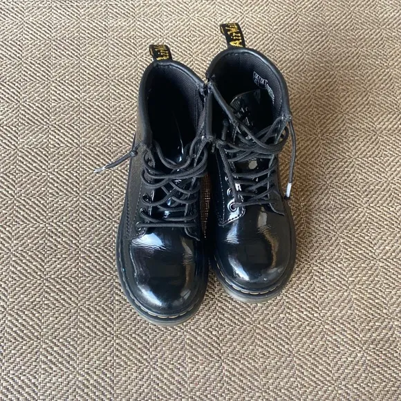 🎁Black patent leather Dr Martens ankle boots side zipper UC size US 13 ❤️ COND