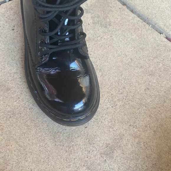 🎁Black patent leather Dr Martens ankle boots side zipper UC size US 13 ❤️ COND