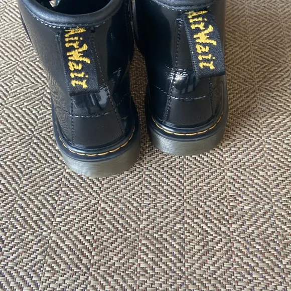🎁Black patent leather Dr Martens ankle boots side zipper UC size US 13 ❤️ COND