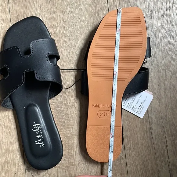 Black Women's Slide Sandals size 8.5 / size 39