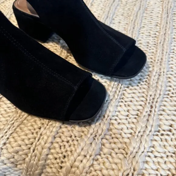 Blondo Suede Maria Waterproof woman’s size 9 Black chunky heel ankle wrap