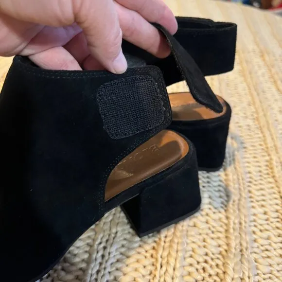 Blondo Suede Maria Waterproof woman’s size 9 Black chunky heel ankle wrap