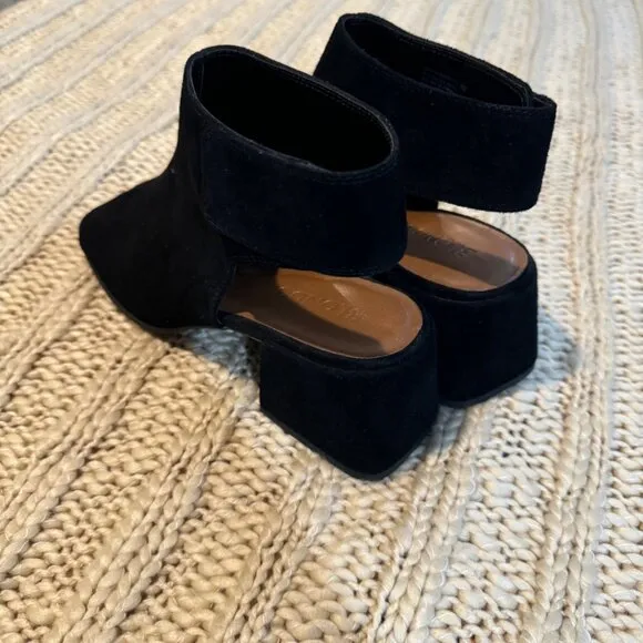 Blondo Suede Maria Waterproof woman’s size 9 Black chunky heel ankle wrap