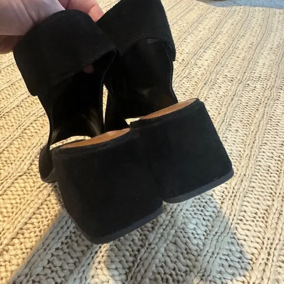 Blondo Suede Maria Waterproof woman’s size 9 Black chunky heel ankle wrap
