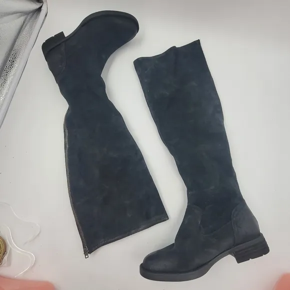 Born Black Cricket Suede Tall Fashion Boots Size 6