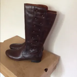 Born cognac colored leather boots