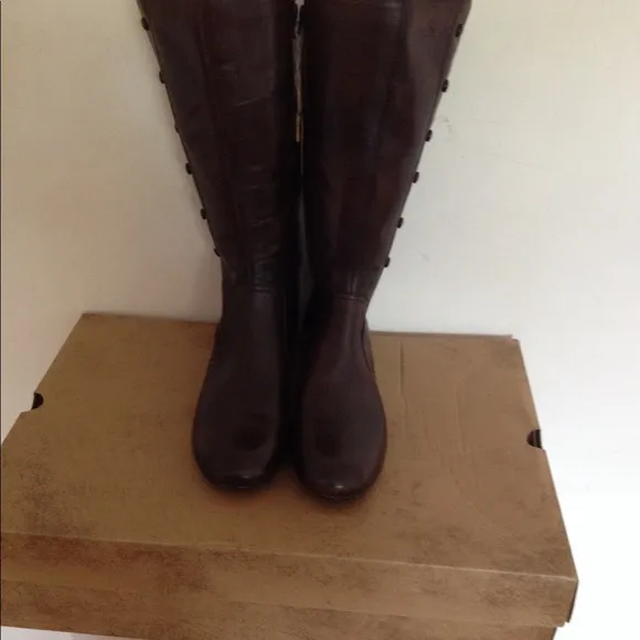 Born cognac colored leather boots