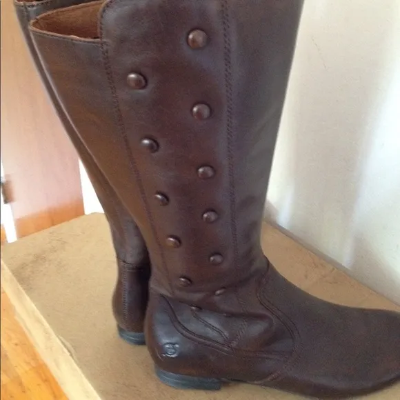 Born cognac colored leather boots