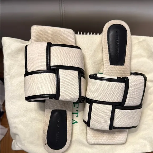Bottega Veneta White and Black Sandals