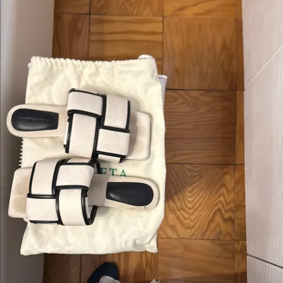 Bottega Veneta White and Black Sandals