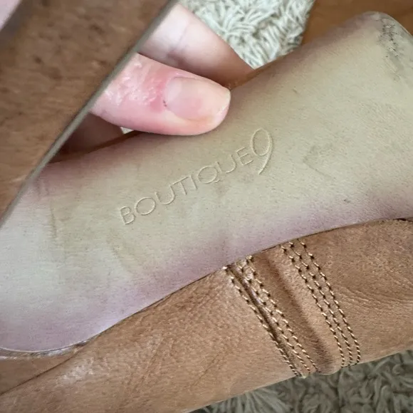 BOUTIQUE 9 &quot;Harper&quot; Leather Natural Tan Boot in size 8.5M