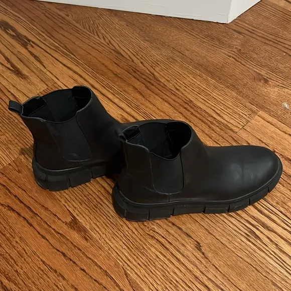 BP Niya Lug Sole Chelsea Boot