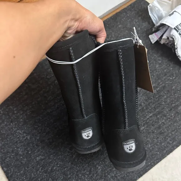 Brand New BEARPAW Boots