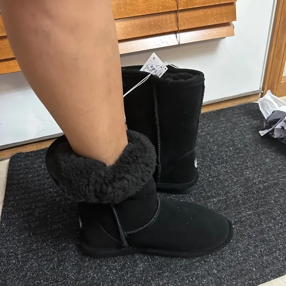 Brand New BEARPAW Boots