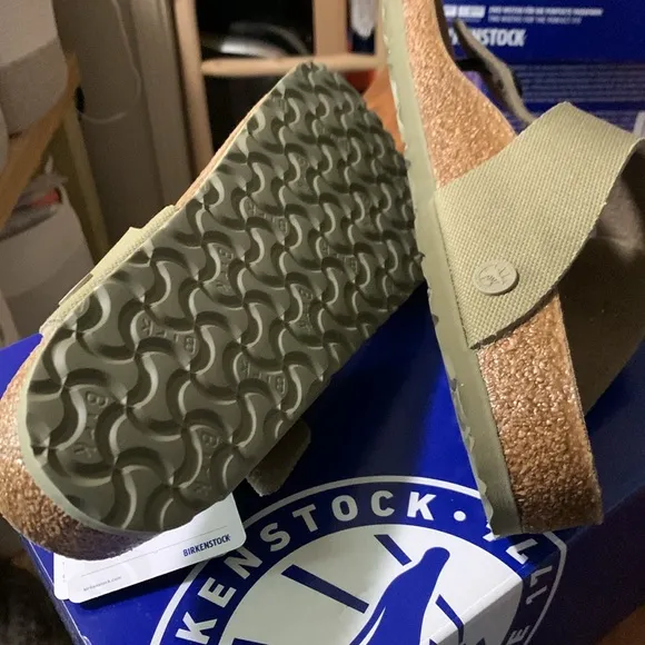 BRAND NEW Birkenstock Gizeh Big Buckle Sandals