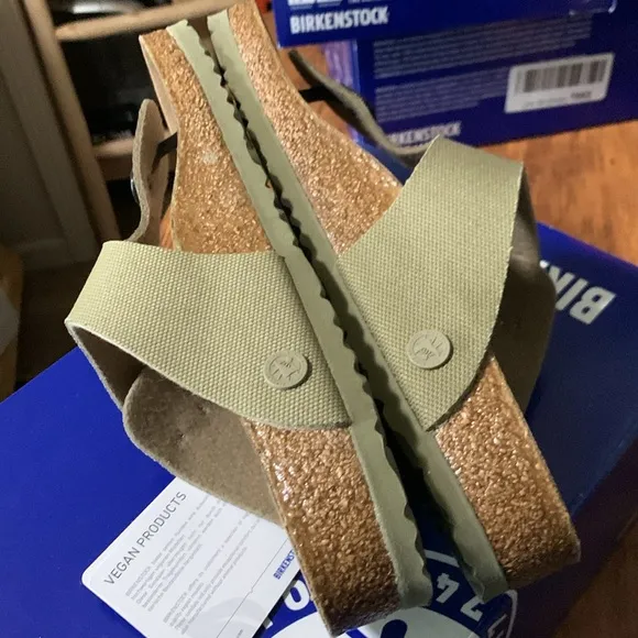 BRAND NEW Birkenstock Gizeh Big Buckle Sandals