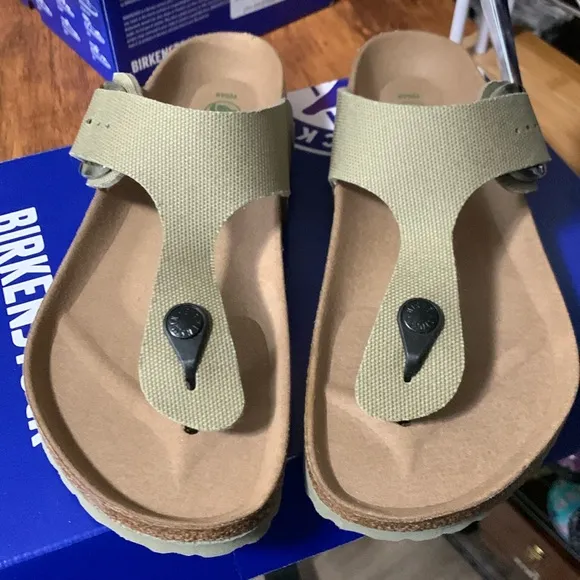 BRAND NEW Birkenstock Gizeh Big Buckle Sandals