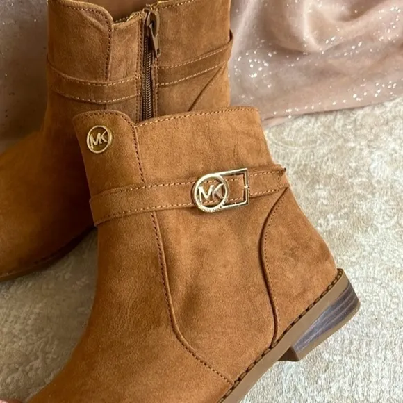 Brand New Michael Kors Ankle Bootie Zip Up Boots Round Toe Tan Gold Tone Accents