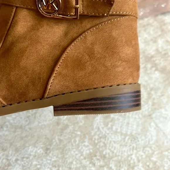 Brand New Michael Kors Ankle Bootie Zip Up Boots Round Toe Tan Gold Tone Accents