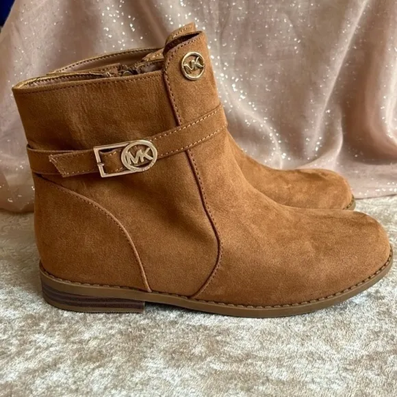Brand New Michael Kors Ankle Bootie Zip Up Boots Round Toe Tan Gold Tone Accents